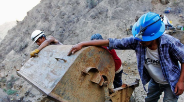 Mineros informales en Pataz: Vínculos con APP y otros partidos políticos