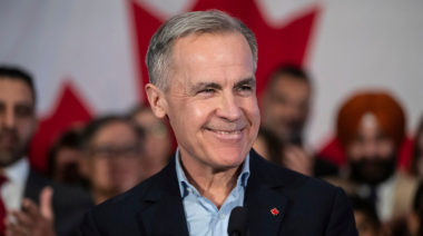 Mark Carney desafía a Trump tras ganar elecciones en Canadá: “Nunca nos poseerán”