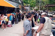 PNP intercepta bus con 40 migrantes irregulares en Tumbes