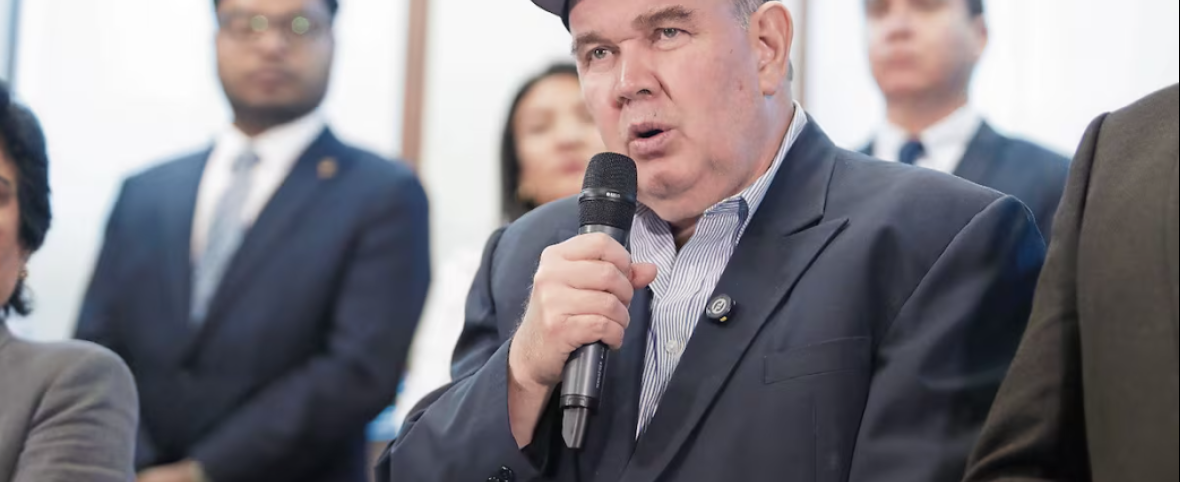 López Aliaga pide votar por Keiko y le cede personeros
