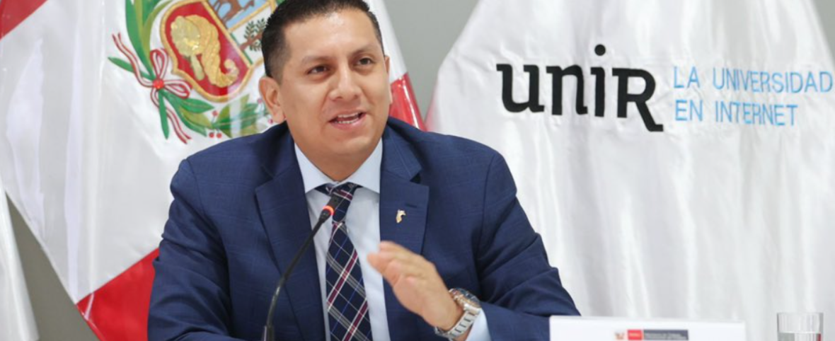 Ministro de Trabajo enfrenta denuncia por presuntos documentos falsos