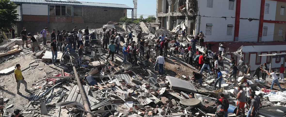 Sismo de magnitud 7,4 deja derrumbes y alarma en varias ciudades
