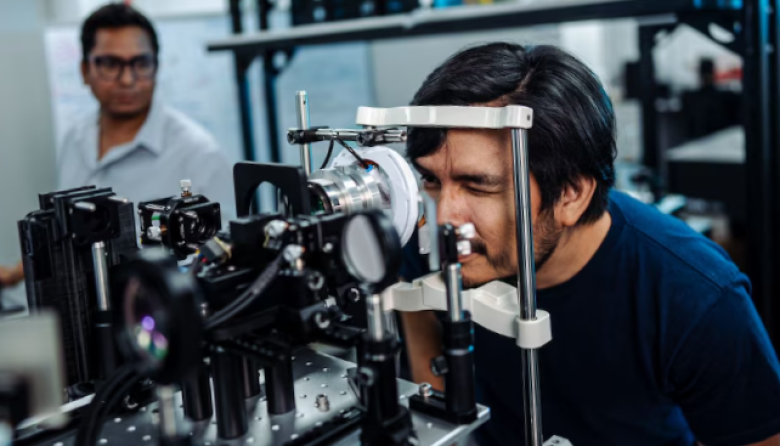 Científicos peruanos ganan Medalla de Oro en Ginebra por revolucionario diagnóstico ocular con IA