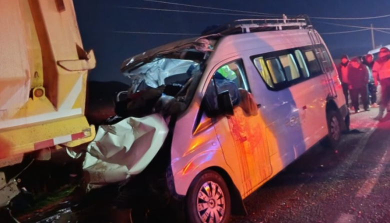 "Tragedia en Puno: Ocho Muertos y Ocho Heridos por Choque de Combi en Azángaro"