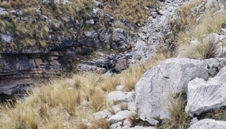 Tragedia familiar en Huancavelica: auto cae a abismo y mueren dos niños y sus padres