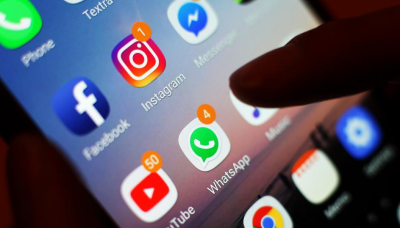 Malasia prohibirá redes sociales a menores de 16 años desde 2026