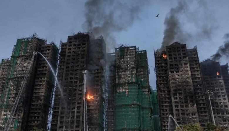 Sube a 146 la cifra de muertos tras incendio en complejo residencial de Hong Kong
