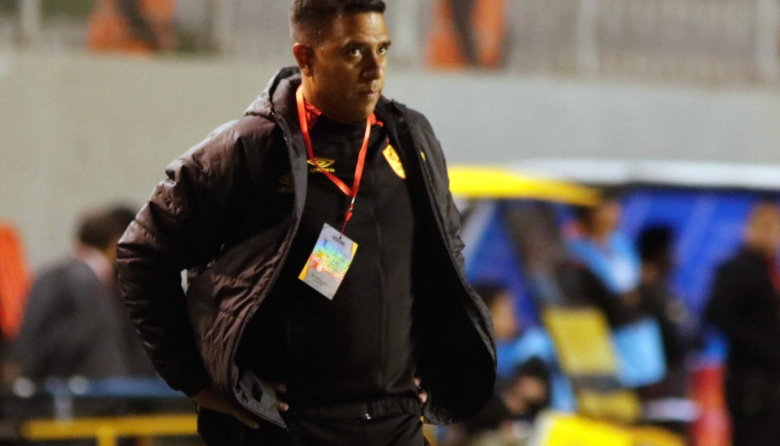 César Farías asume el mando del Barcelona y apunta a la Libertadores