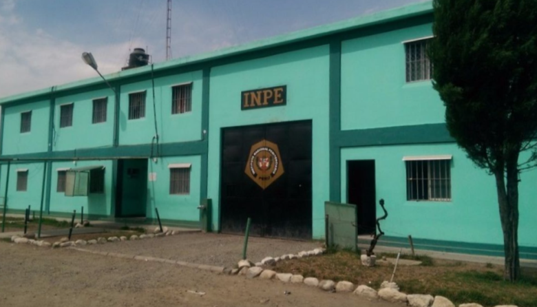 Incautan 30 celulares, 73 armas blancas, drogas y más de S/ 26 000 en penal de Socabaya