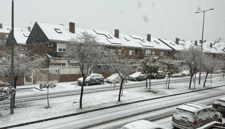 Suspensión de clases y recomendaciones de quedarse en casa por la borrasca Kristin en Madrid