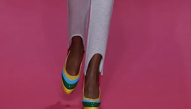 Fuseau regresa: vuelve el pantalón estrecho con estribo a la moda