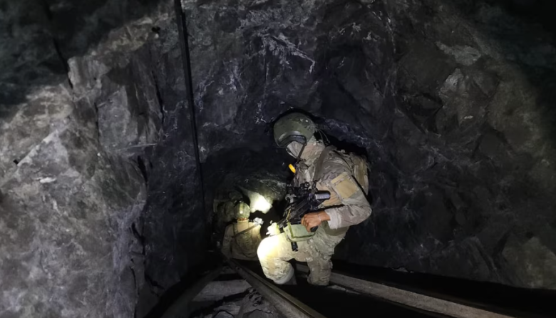 FF.AA. incautan armas de guerra y explosivos a mafia minera en Pataz