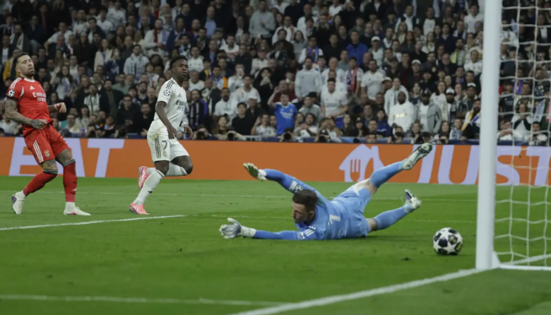 Vinícius salva al Real Madrid y lo mete en octavos