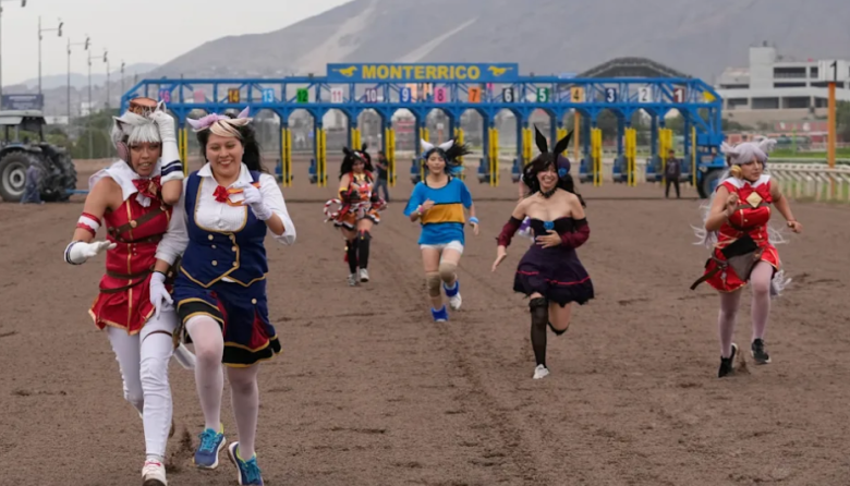 ‘Chicas caballo’ corren en Lima: evento otaku reúne a 5.000 fans en el hipódromo