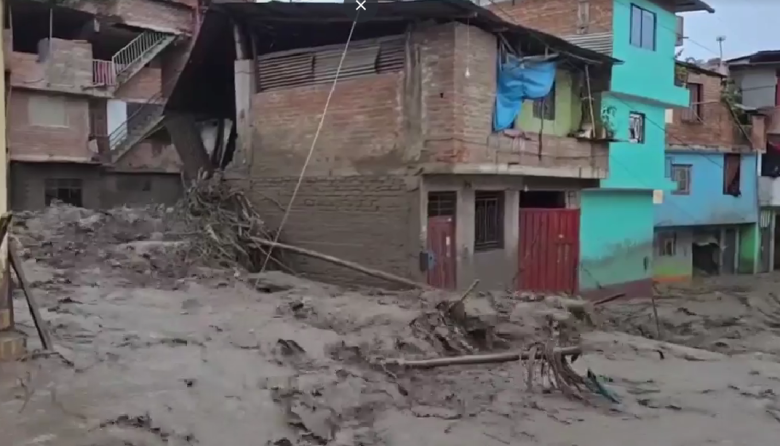 Desborde de río arrasa viviendas en Ayna y deja grave emergencia en el Vraem