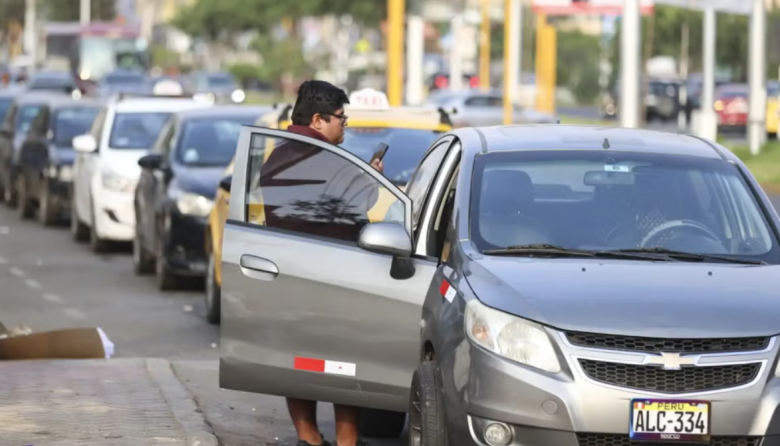 Escasez de combustibles cumple nueve días y advierten que el galón podría llegar a S/30