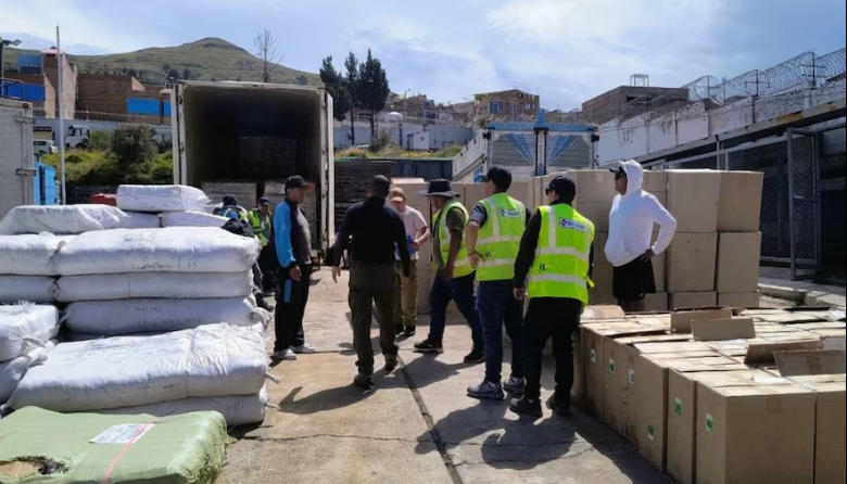 Incautan camión con cigarrillos y ropa ilegal valorizada en S/8,8 millones