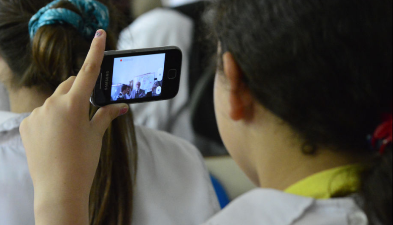 Austria prohibirá redes sociales a menores de 14 años por salud mental