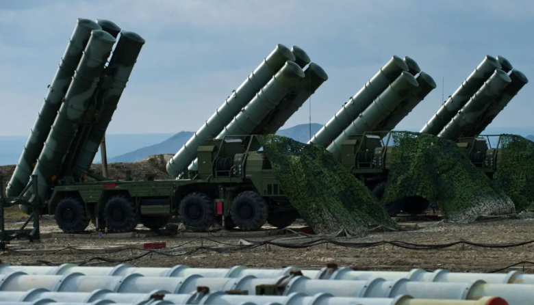 India aprueba millonaria compra de armas: incluye misiles S-400 y drones de ataque