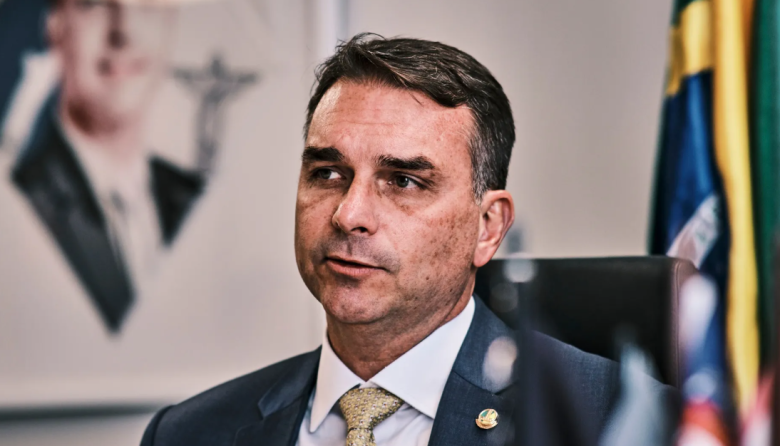 Flávio Bolsonaro desafía a Lula en carrera electoral polarizada