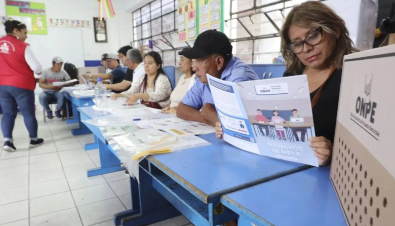 Más de 10 mil colegios cerrarán por elecciones en Perú