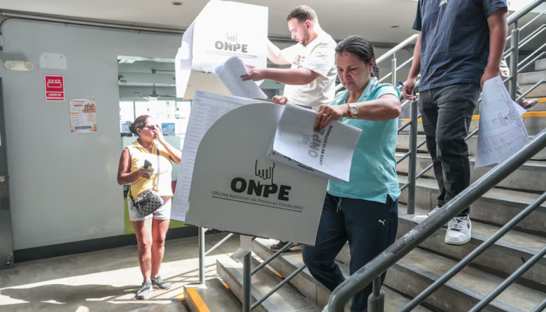 Amplían jornada electoral en Lima tras fallas en instalación de mesas