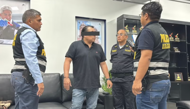 Detienen a gerente de ONPE por presunta omisión en funciones electorales