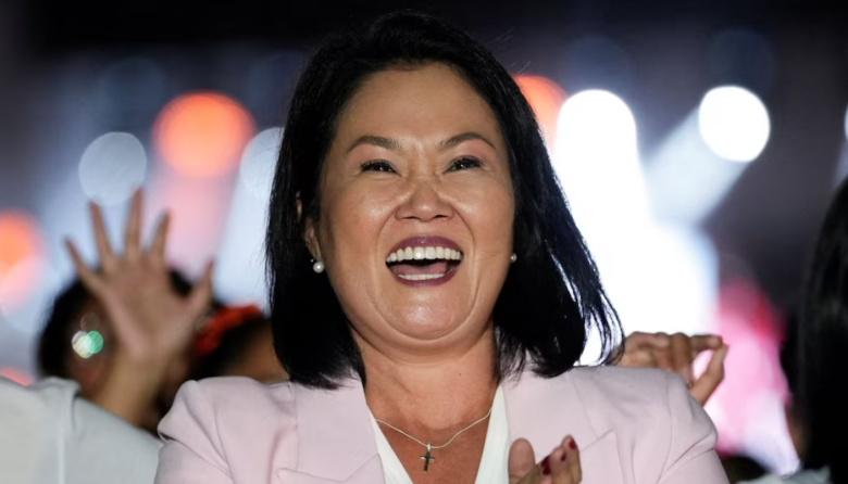 Keiko Fujimori lidera resultados preliminares y espera a su rival