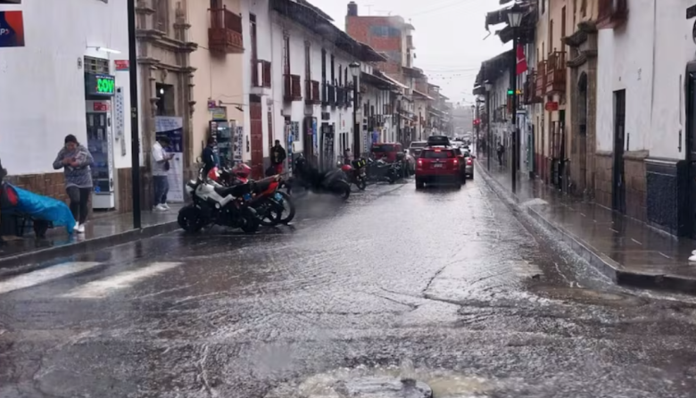 Senamhi emite alerta naranja por fuertes lluvias en trece regiones