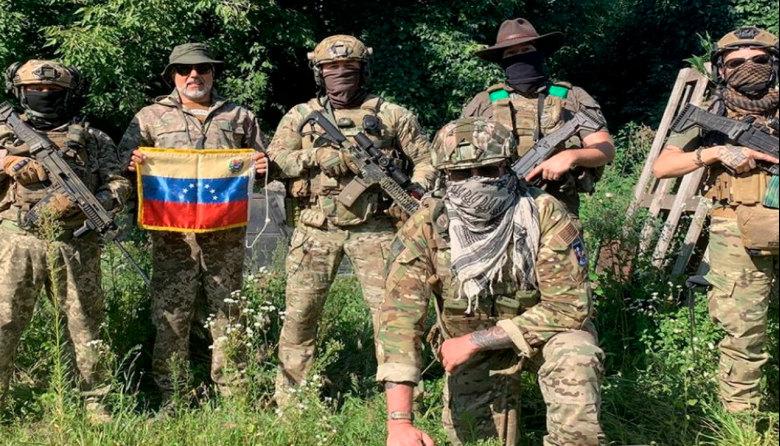 Redes transnacionales engañan a latinoamericanos para enviarlos a combatir en Ucrania