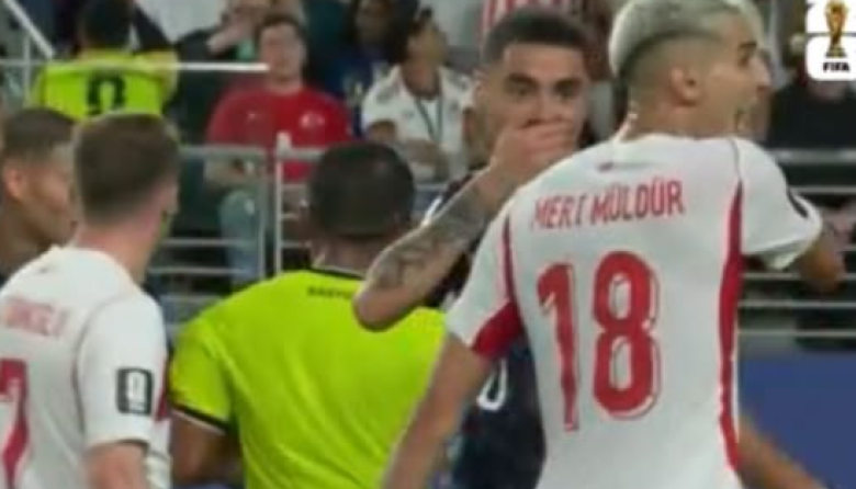 FIFA aplica nueva regla y desata debate: expulsan a jugador por taparse la boca en pleno partido