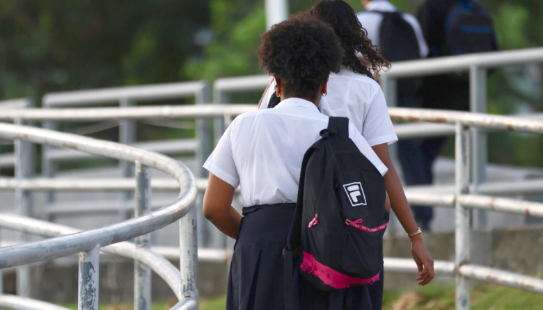 Suicidios de adolescentes impulsan nueva ley contra acoso escolar en Panamá
