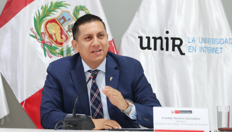 Ministro de Trabajo enfrenta denuncia por presuntos documentos falsos