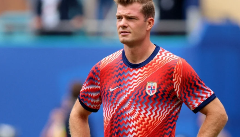 Sorloth recibe amenazas tras derrota de Noruega en Mundial