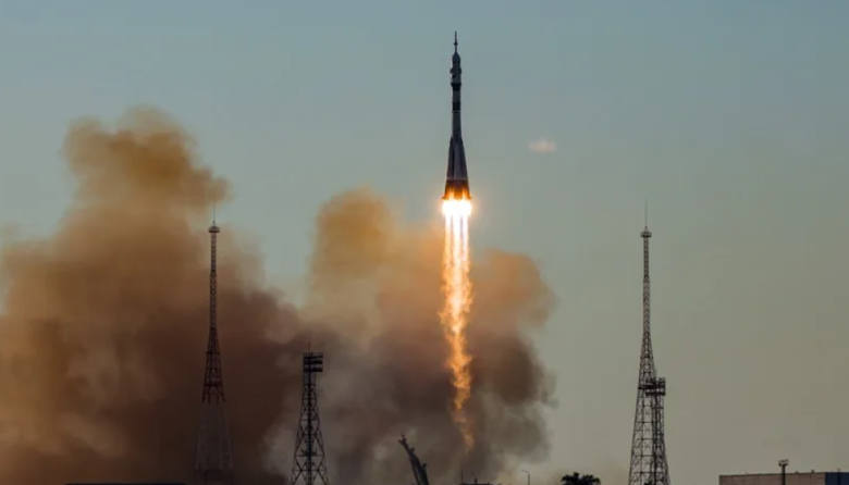 Rusia lanza nave Soyuz con tripulación rumbo a la EEI