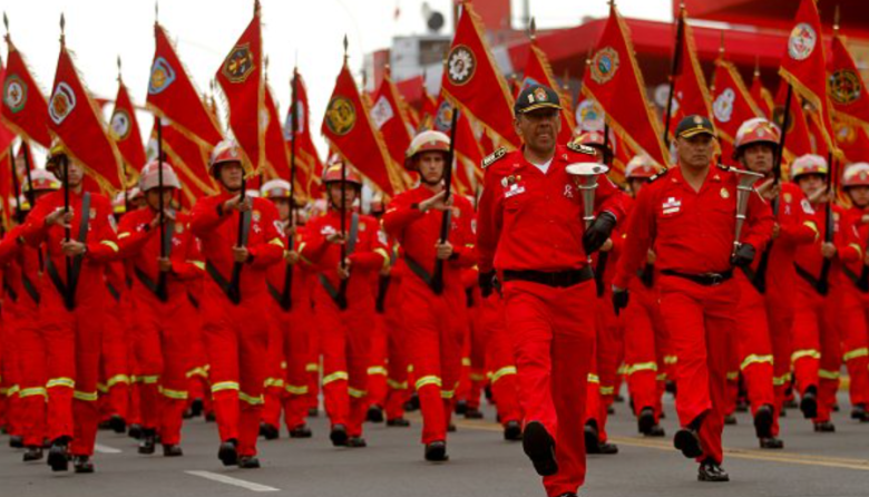Keiko promete corregir exclusión de bomberos del desfile militar