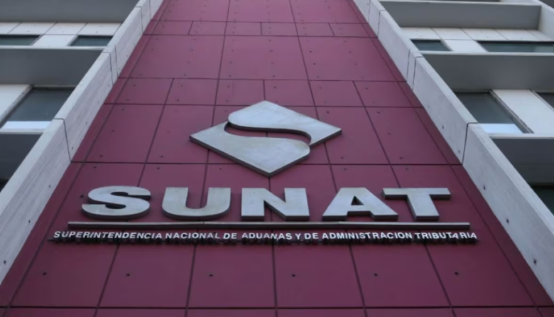 Gobierno ratifica a César Luna Victoria como jefe de la Sunat por cinco años