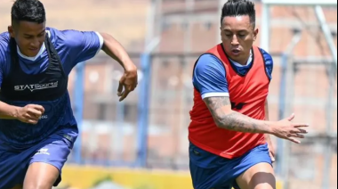 Christian Cueva celebra su debut con Cienciano tras once meses de ausencia