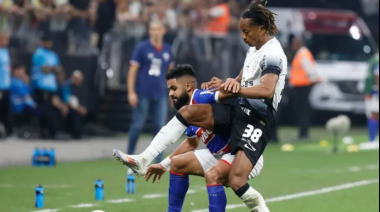 André Carrillo celebra la goleada del Corinthians 3-0 sobre Fortaleza y el pase a semifinales de la Copa Sudamericana