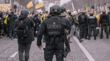 Francia juzgará a tres policías por la brutal golpiza a un peruano en una comisaría de París