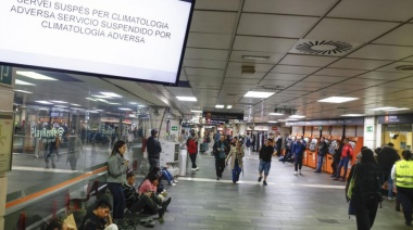 "No viajar salvo en caso de estricta necesidad": Inundaciones desatan el caos en el aeropuerto de Barcelona