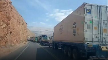 Mineros informales bloquean la Panamericana Sur exigiendo prórroga del Reinfo