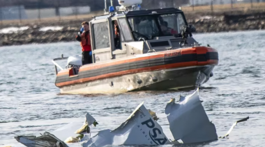 Accidente aéreo en Washington: Avanza la investigación mientras se buscan a 14 desaparecidos