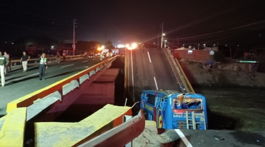 Colapso de puente en Chancay: Al menos dos muertos y más de 40 heridos tras caída de vehículos al río