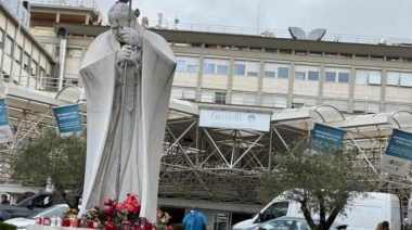 El Papa Francisco muestra mejoras tras neumonía bilateral, pero sigue en reposo absoluto en el hospital