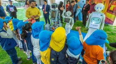 Universidad Católica San Pablo presenta Pedro Bot, el primer robot social fabricado en Perú