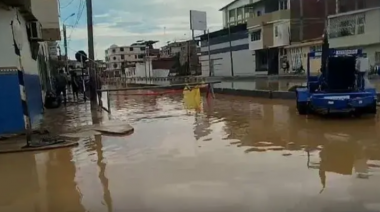 Río Tumbes se desborda tras intensas lluvias y afecta a varios distritos de la región