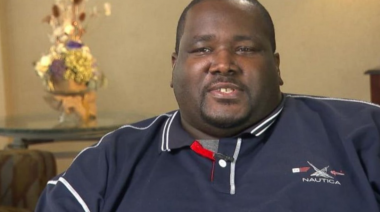 Quinton Aaron, estrella de 'Un sueño posible', hospitalizado por neumonía y gripe tipo A