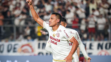 Universitario golea 6-0 en el debut de Fossati