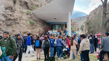 Multitud camina con fe hacia la Virgen de Chapi este 1 de mayo